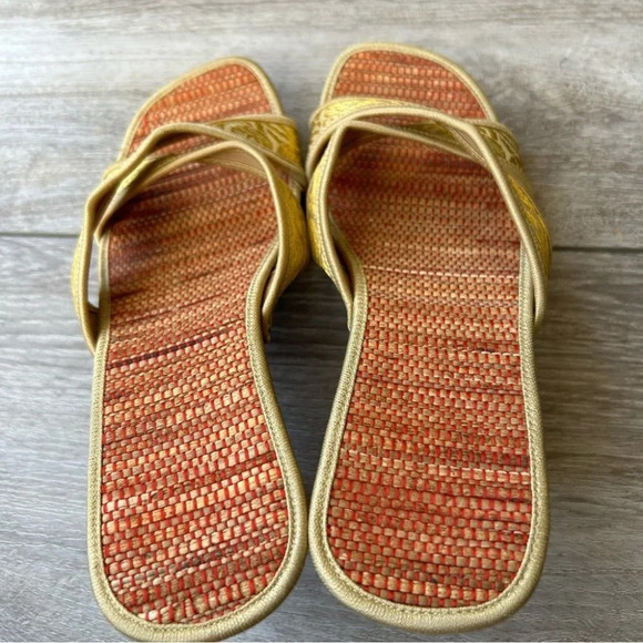 Vintage LM Gold Wooden Hand  Tooled Heel Slipper Sandals - Picture 6 of 14